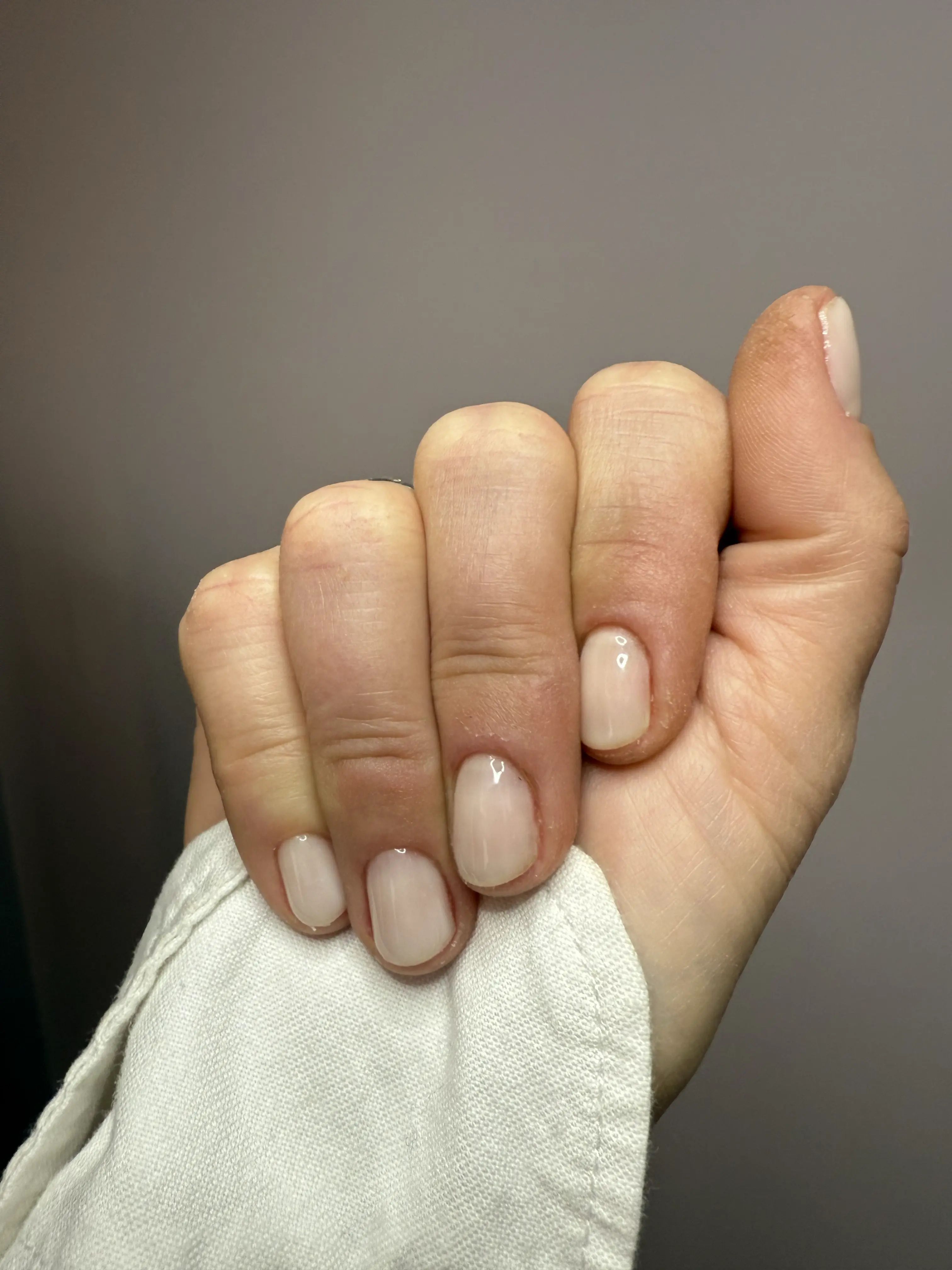 Clean Manicure mit minimalistischem, gepflegtem Look im Nagelstudio Firstclass Naildesign in Dinslaken von Michelle Roscher