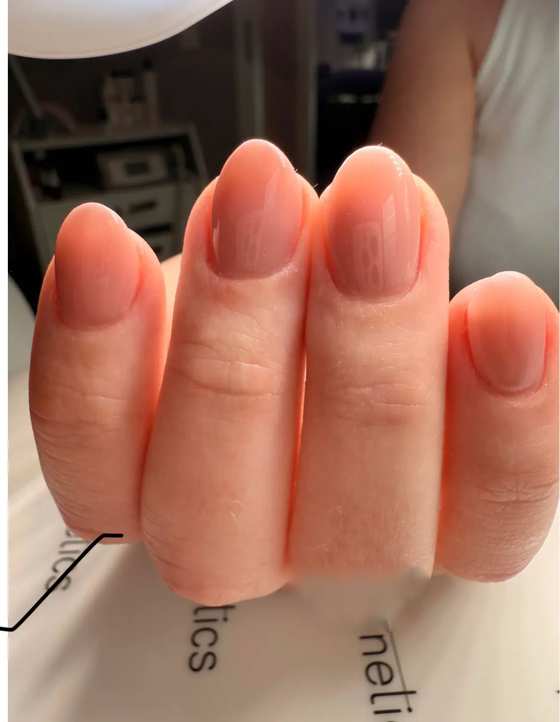Clean Manicure mit dezentem, transparentem Finish und luxuriöser Nagelpflege im Nagelstudio Firstclass Naildesign in Dinslaken, von Michelle Roscher