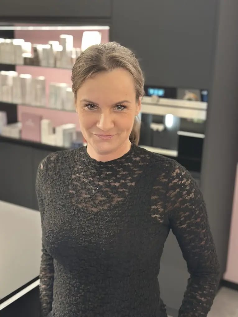 Michelle Roscher – Nailartistin von Firstclass Naildesign in Dinslaken, mehrfach ausgezeichnete Expertin für Nageldesign
